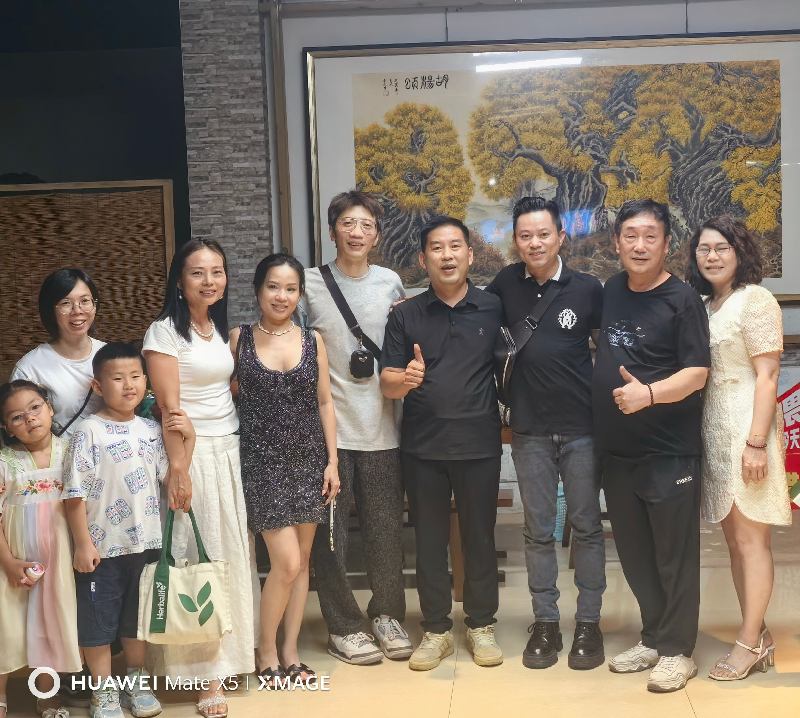 Voles Company ยินดีต้อนรับพันธมิตรชาวอเมริกันในระยะยาวในการเยี่ยมชมและร่วมกันหารือเกี่ยวกับนวัตกรรมและการอัพเกรดผลิตภัณฑ์ครีมทามือ